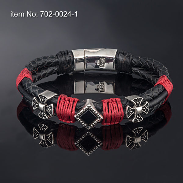 Sterling silver bracelet with black onyx motif (12 mm) surrounded by two maltese crosses. Genuine leather