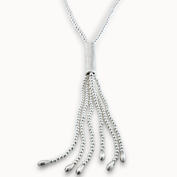 Long necklace resembling a whip, featuring round silver-plated metal beads and a lobster clasp.