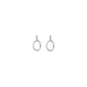Short silver plated earrings in the shape of a rope. A jewel inspired by long travels sailing the seas in search of treasures. A casual style design made to a woman that take care of the detail of all her outfits. A piece taht you can wear any time. Made in Spain by UNOde50 in a 100% handmade way.