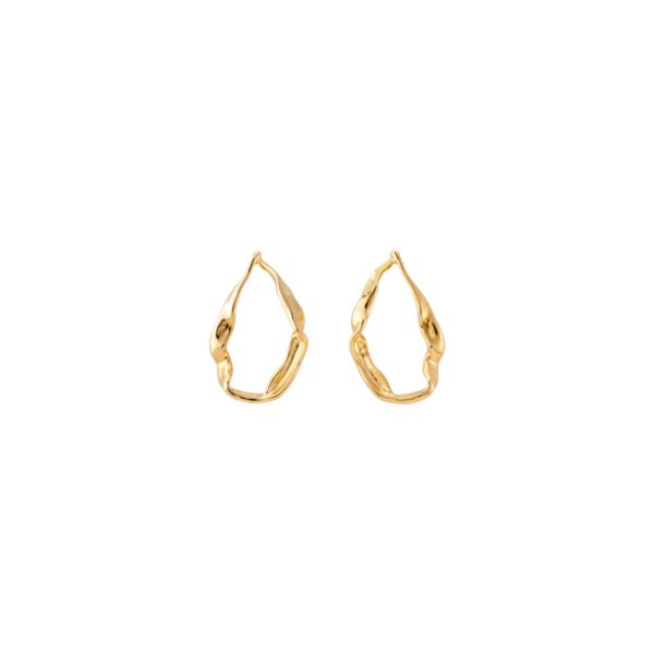 Original gold plated maxi earrings in the shape of a candle. A jewel inspired by big ships that start crusades in search of valuable treasures. A casual style piece made to a cool woman who loves fashion. A design made in Spain by UNOde50 and 100% made by hand.