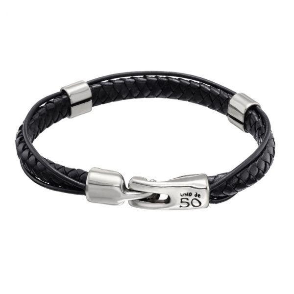 Men’s braided black leather bracelet with silver-plated metal pieces. Characteristic of UNOde50, 100% handmade in Spain.
