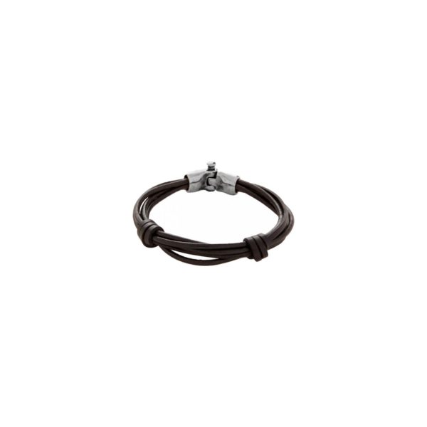 Man bracelet designed with several rounds of leather cord knotted in dark brown tone. Like the rest of the bracelet, its elegant silver plated hinged clasp has been handcrafted. A creation made 100 % in Spain by UNOde50.